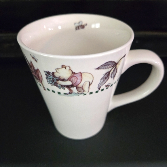 Disney Winnie the Pooh And Friends, Tigger, Piglet, Honey Bee Coffee Tea Mug - Picture 1 of 6